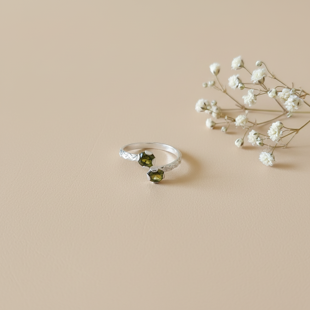 Polyp green flower toe ring